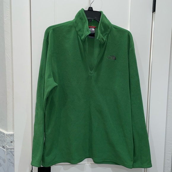The North Face | Men's Green 1/4 Zip Lightweight Fleece Pullover - Picture 1 of 6